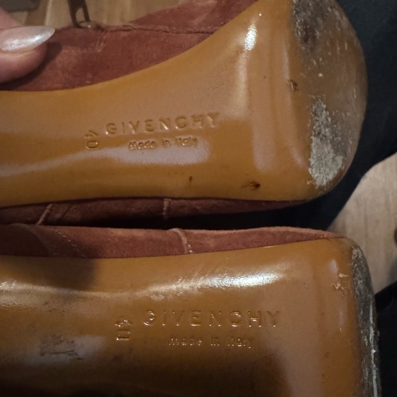 Givenchy knee-high brown suede boots. Sexy, structured heel. - Picture 7 of 7